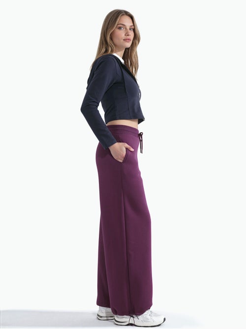 Pantalones deportivos básicos con realce y corte barril hiccup - Kiabi Pantalones deportivos básicos con realce y corte barril hiccup - Kiabi