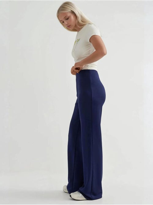 Pantalones deportivos de pierna recta con tacto modal y corte relajado hiccup - Kiabi Pantalones deportivos de pierna recta con tacto modal y corte relajado hiccup - Kiabi