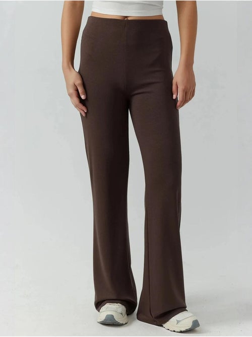 Pantalones deportivos de pierna recta con tacto modal y corte relajado hiccup - Kiabi Pantalones deportivos de pierna recta con tacto modal y corte relajado hiccup - Kiabi