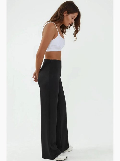 Pantalones deportivos de pierna recta con tacto modal y corte relajado hiccup - Kiabi Pantalones deportivos de pierna recta con tacto modal y corte relajado hiccup - Kiabi