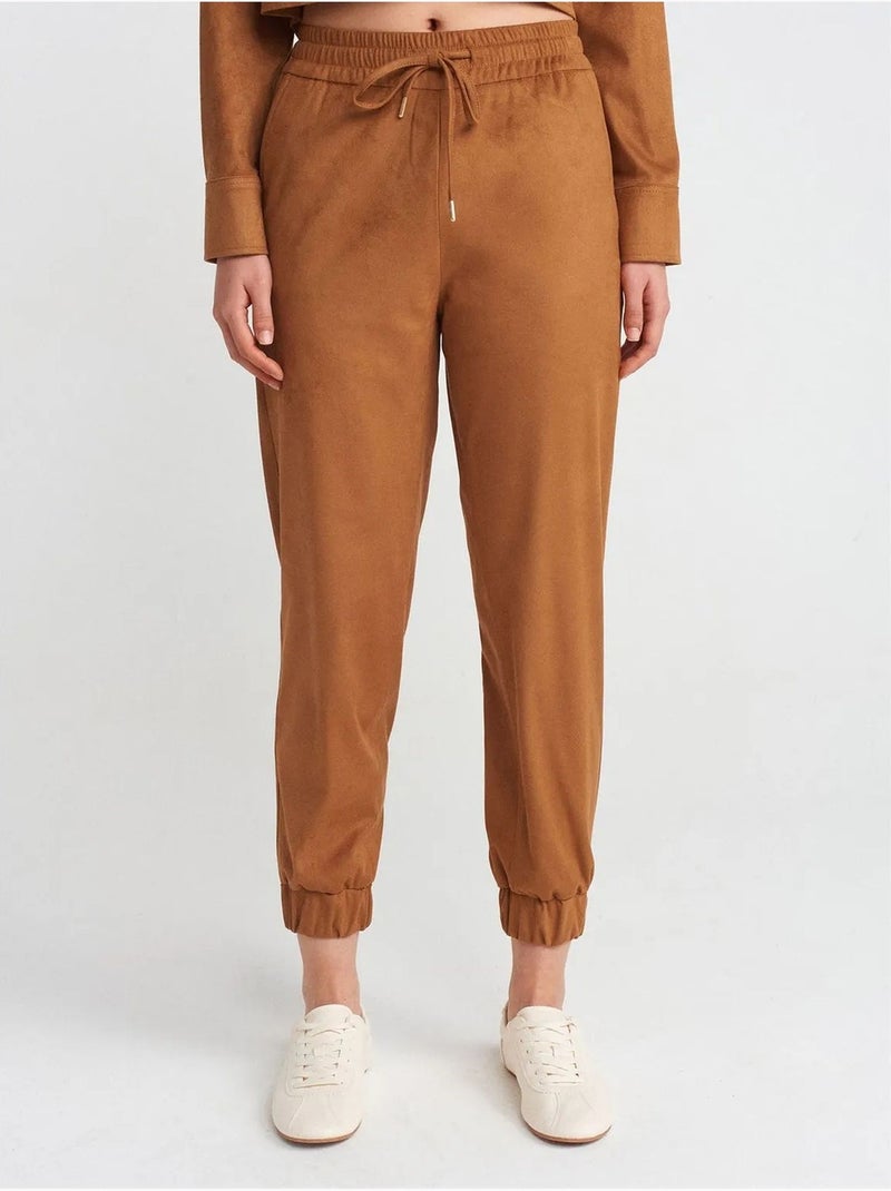 Pantalones jogger de ante sintético Camel - Kiabi