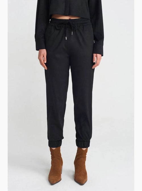 Pantalones jogger de ante sintético dilvin - Kiabi Pantalones jogger de ante sintético dilvin - Kiabi