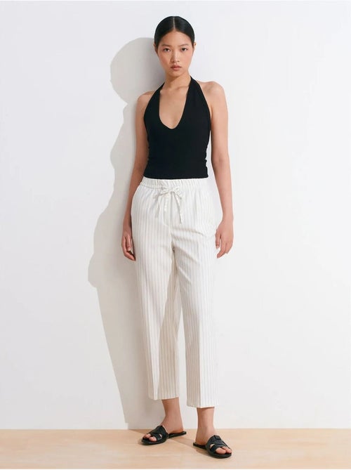Pantalones jogger de tejido a rayas de pernera recta dilvin - Kiabi Pantalones jogger de tejido a rayas de pernera recta dilvin - Kiabi