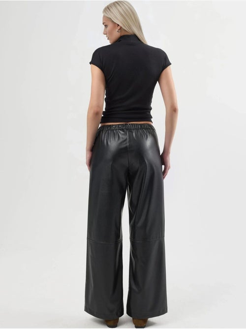 Pantalones largos de piel sintética de cintura alta con cordón busem - Kiabi Pantalones largos de piel sintética de cintura alta con cordón busem - Kiabi