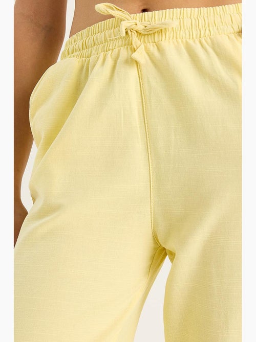 Pantalones palazzo de lino con cintura elástica y detalle de bolsillos de bianco lucci - Kiabi Pantalones palazzo de lino con cintura elástica y detalle de bolsillos de bianco lucci - Kiabi