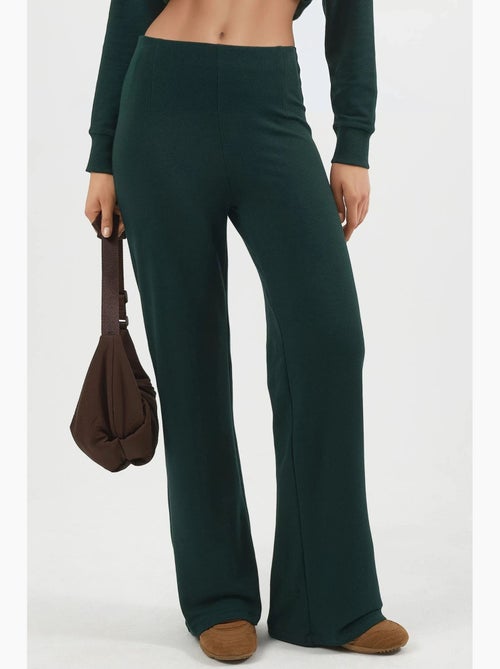 Pantalones rectos de cintura alta y tiro alto busem - Kiabi Pantalones rectos de cintura alta y tiro alto busem - Kiabi
