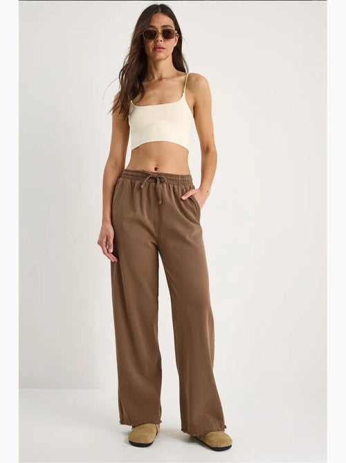 Pantalones rectos de gabardina de cintura alta con detalle de ribete lucci - Kiabi Pantalones rectos de gabardina de cintura alta con detalle de ribete lucci - Kiabi