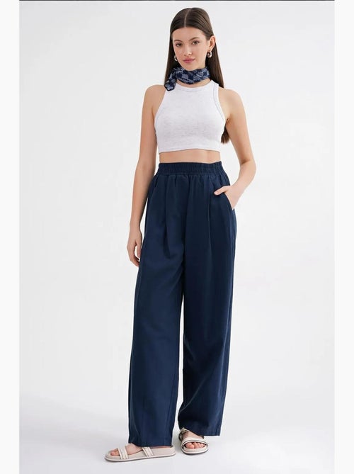 Pantalones rectos de mezcla de lino acanalado con cintura alta mixray - Kiabi Pantalones rectos de mezcla de lino acanalado con cintura alta mixray - Kiabi