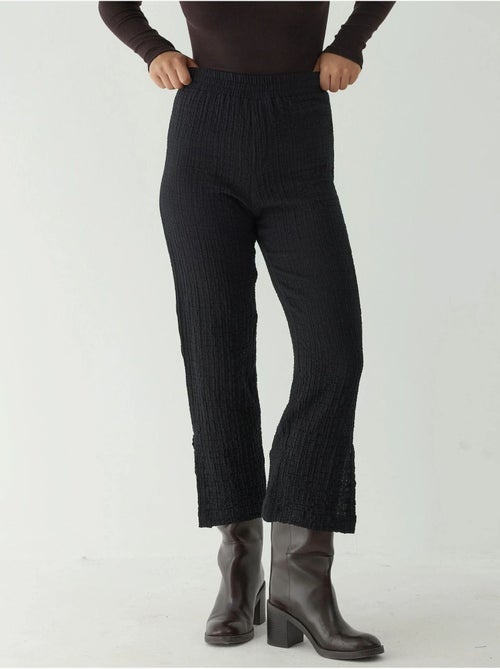 Pantalones rectos texturizados de cintura alta de primera calidad hiccup - Kiabi Pantalones rectos texturizados de cintura alta de primera calidad hiccup - Kiabi