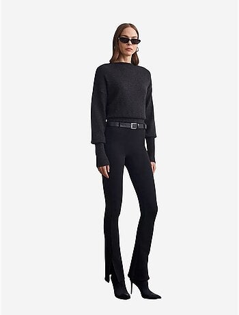 Pantalones skinny acampanados con cinturón