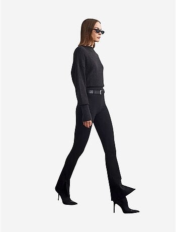 Pantalones skinny acampanados con cinturón