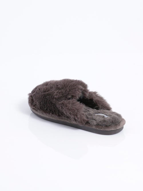 Pantuflas mule de piel suave y cálida - AFIBEL - Kiabi Pantuflas mule de piel suave y cálida - AFIBEL - Kiabi