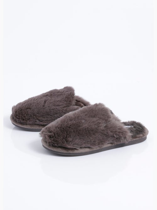 Pantuflas mule de piel suave y cálida - AFIBEL - Kiabi Pantuflas mule de piel suave y cálida - AFIBEL - Kiabi