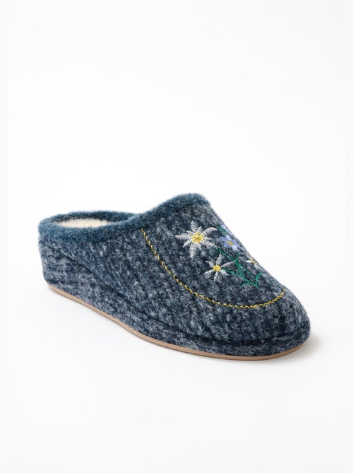 Pantuflas tipo mule con bordado y ancho confort - afibel - Kiabi