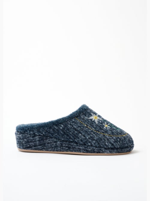 Pantuflas tipo mule con bordado y ancho confort - afibel - Kiabi