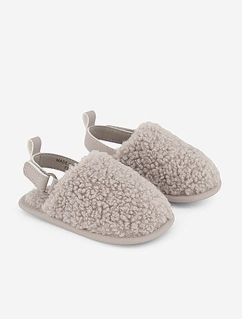 Pantuflas tipo mule con tiras de sujeción