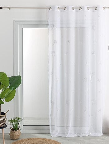 Pañuelo bordado con hojas de gingko