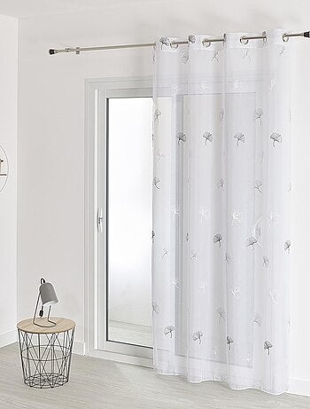 Pañuelo bordado con hojas de gingko