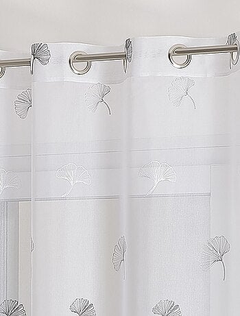 Pañuelo bordado con hojas de gingko