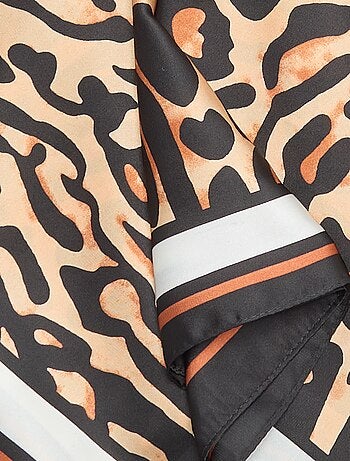Pañuelo cuadrado con estampado de leopardo
