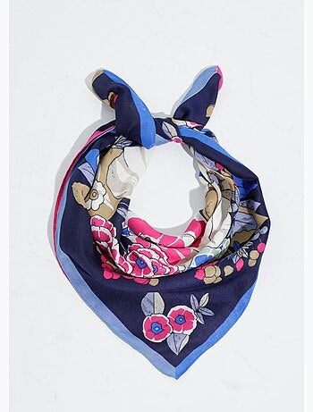 Pañuelo cuadrado con motivo floral de camelia - AFIBEL