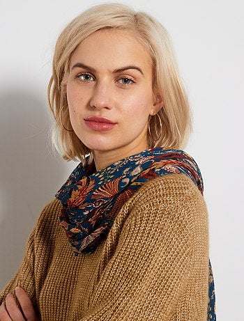 Pañuelo cuadrado plisado con flores - Kiabi