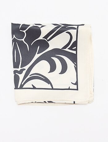 Pañuelo de satén fantasía (65x65 cm)