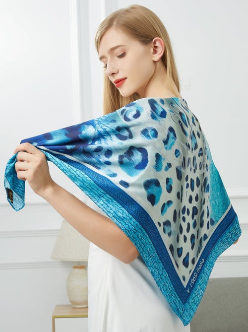 Pañuelo de seda Grand Blue Tiger - Kiabi Pañuelo de seda Grand Blue Tiger - Kiabi