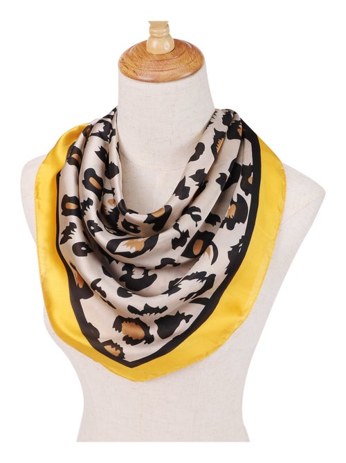 Pañuelo de Seda PANTHER - Kiabi Pañuelo de Seda PANTHER - Kiabi