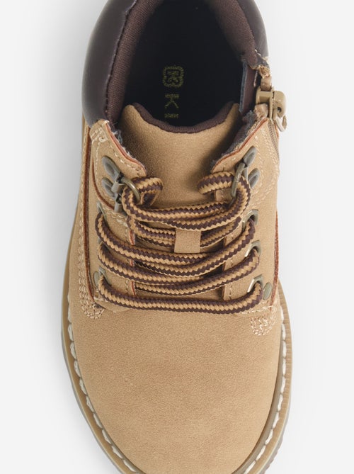 Par de botas tipo trekking con cordones - Kiabi Par de botas tipo trekking con cordones - Kiabi