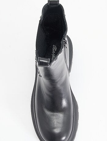 Par de botines de tacón con tachuelas de fantasía