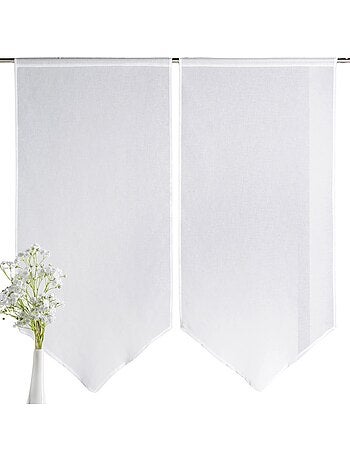 Par de cortinas bajas y puntiagudas