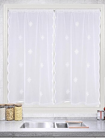Par de cortinas blancas con motivo de copos de nieve