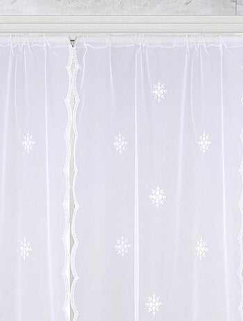 Par de cortinas blancas con motivo de copos de nieve