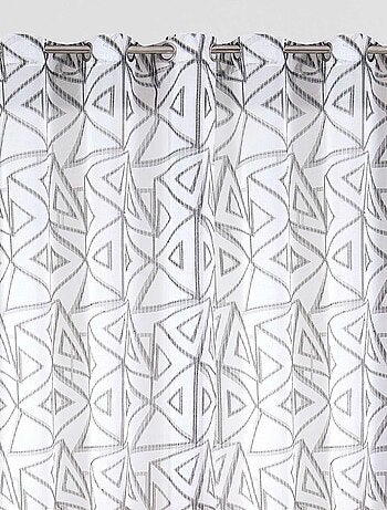 Par de cortinas con motivos triangulares