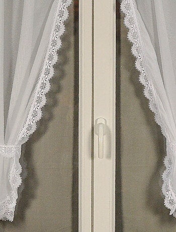 Par de cortinas de señora con borde de macramé