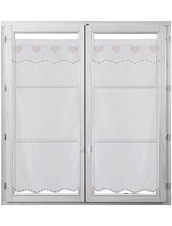 Par de cortinas ligeras bordadas con corazones