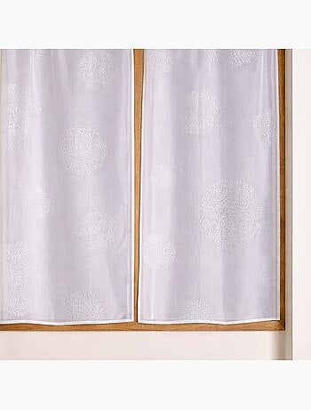Par de cortinas pequeñas con motivo plateado