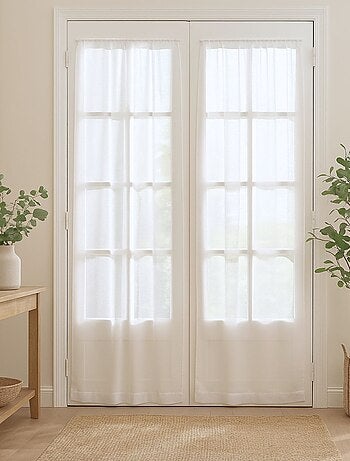 Par de cortinas rectas pequeñas con acabado de varilla pasante