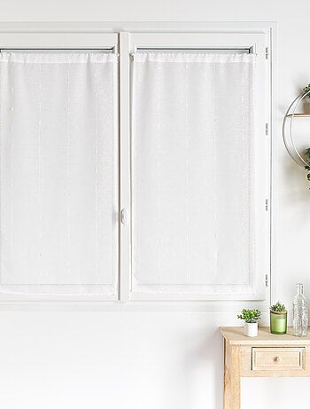 Par de pequeñas cortinas rectas en hilo flameado
