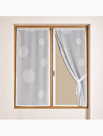 Par de pequeñas cortinas transparentes bordadas con grandes círculos de hilo de lurex
