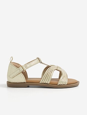 Par de sandalias con cierre de velcro
