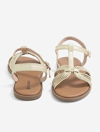Par de sandalias con hebillas