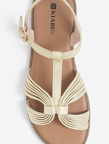 Par de sandalias con hebillas