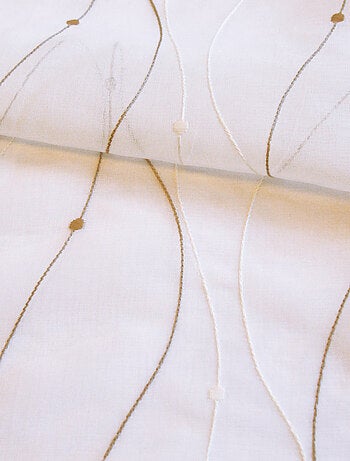 Par de visillos bordados con ondas para ventana