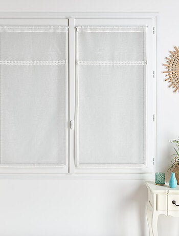 Par de visillos con cinta de macramé