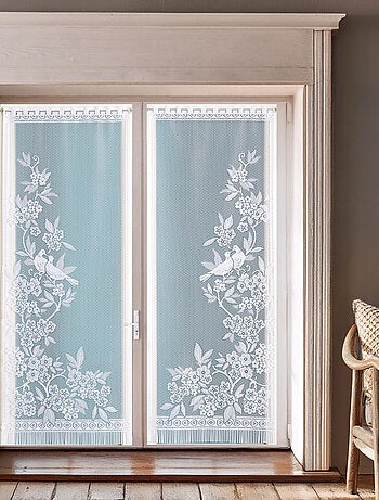 Par de visillos con flecos de encaje con pájaros y flores