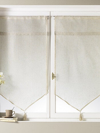 Par de visillos con paramento superior macramé corazón