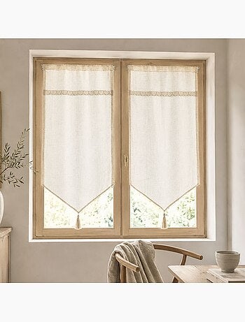 Par de visillos con ribete de macramé con corazones