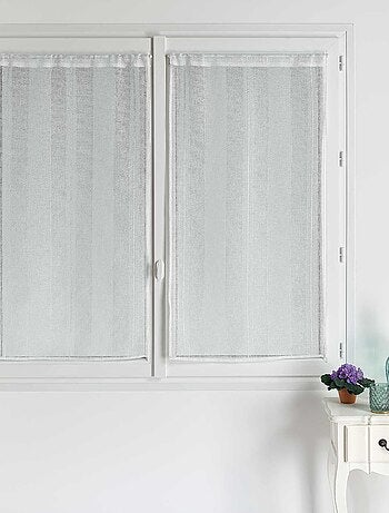 Par de visillos lisos pequeños con rayas de fantasía